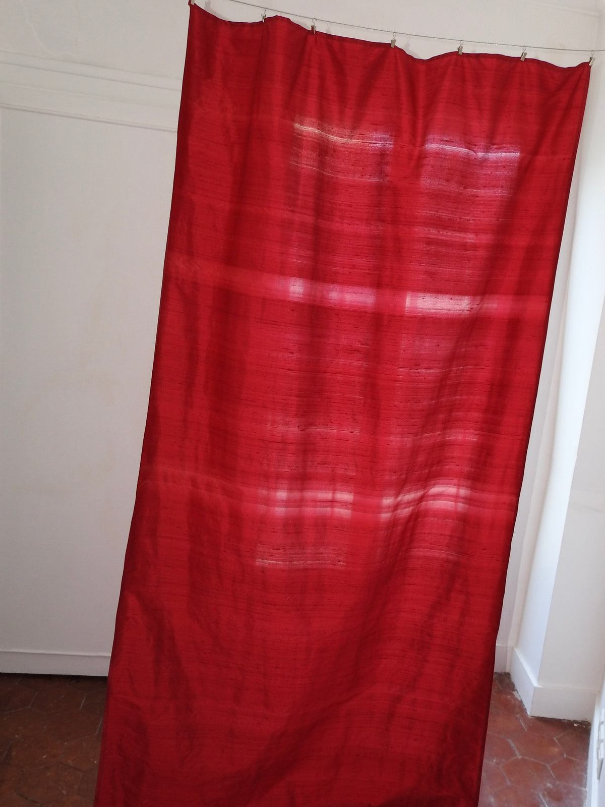 "Curtain" Rouge, Silk