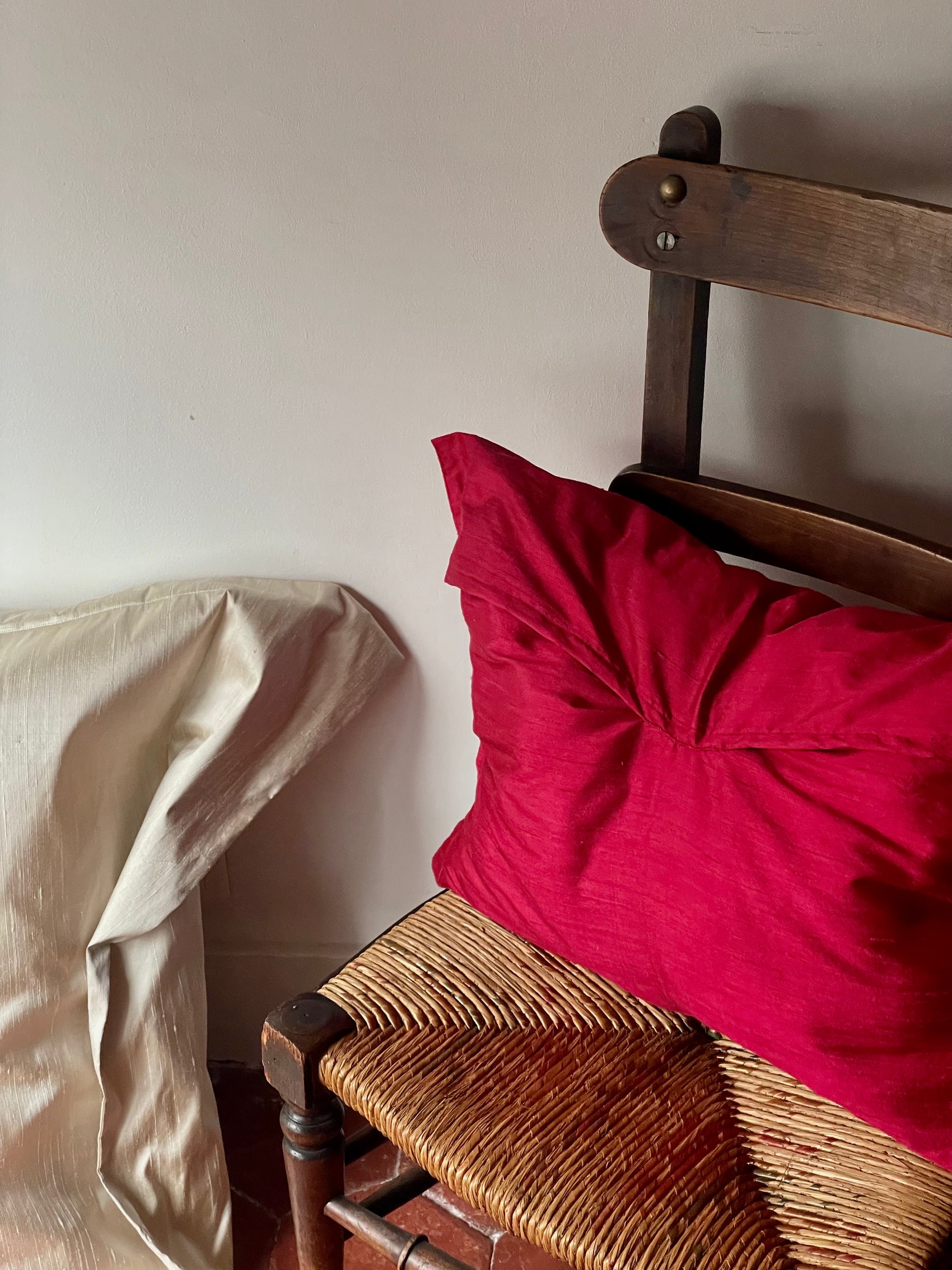 "Pillow" Rouge, Silk