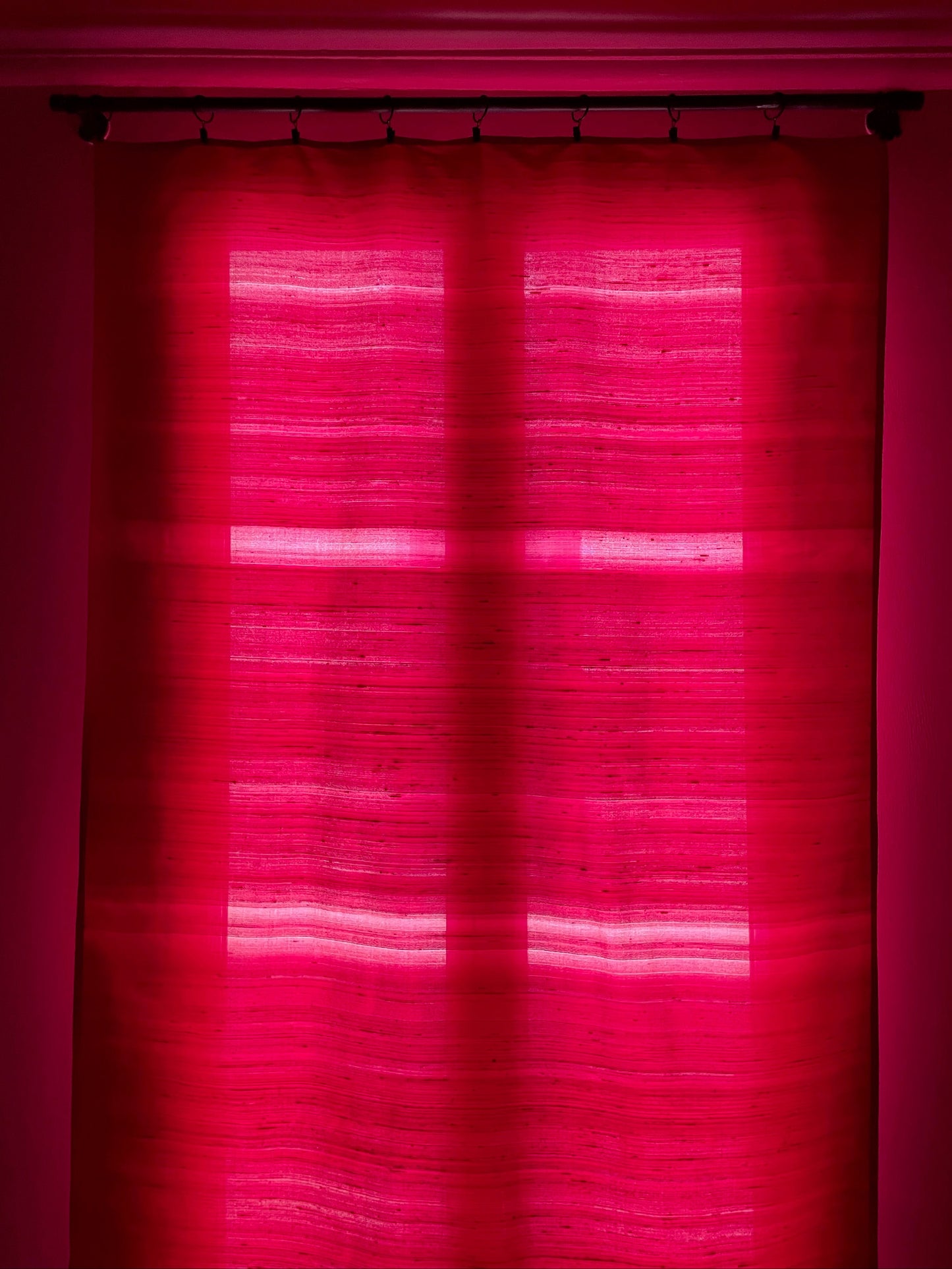 "Curtain" Rouge, Silk
