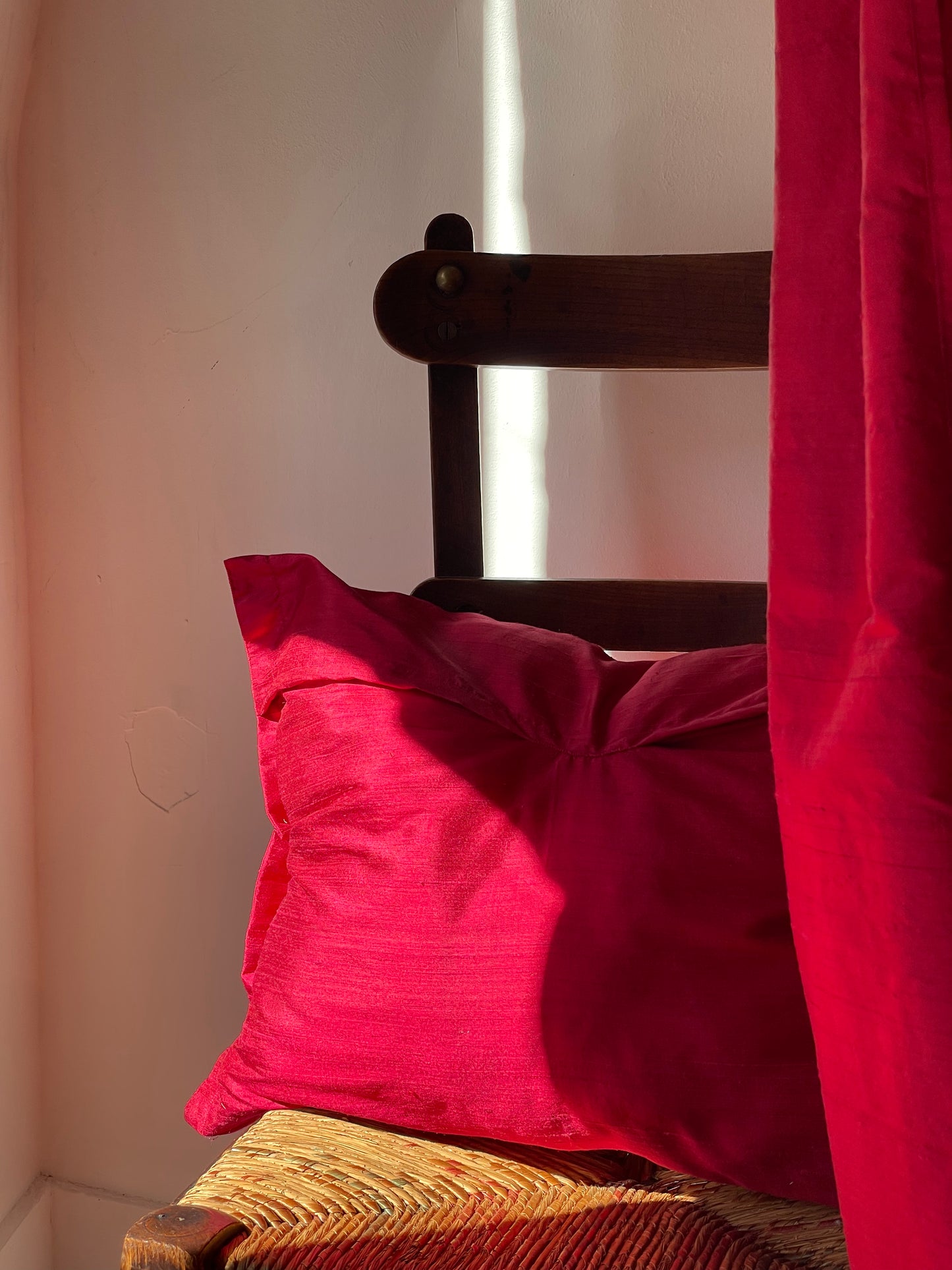 "Sac Pillow" Rouge, Silk
