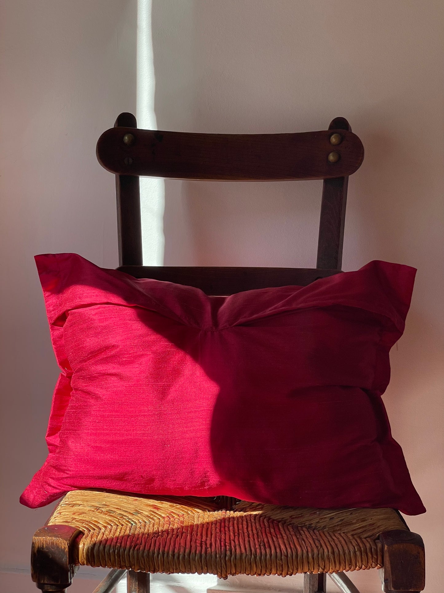 "Sac Pillow" Rouge, Silk