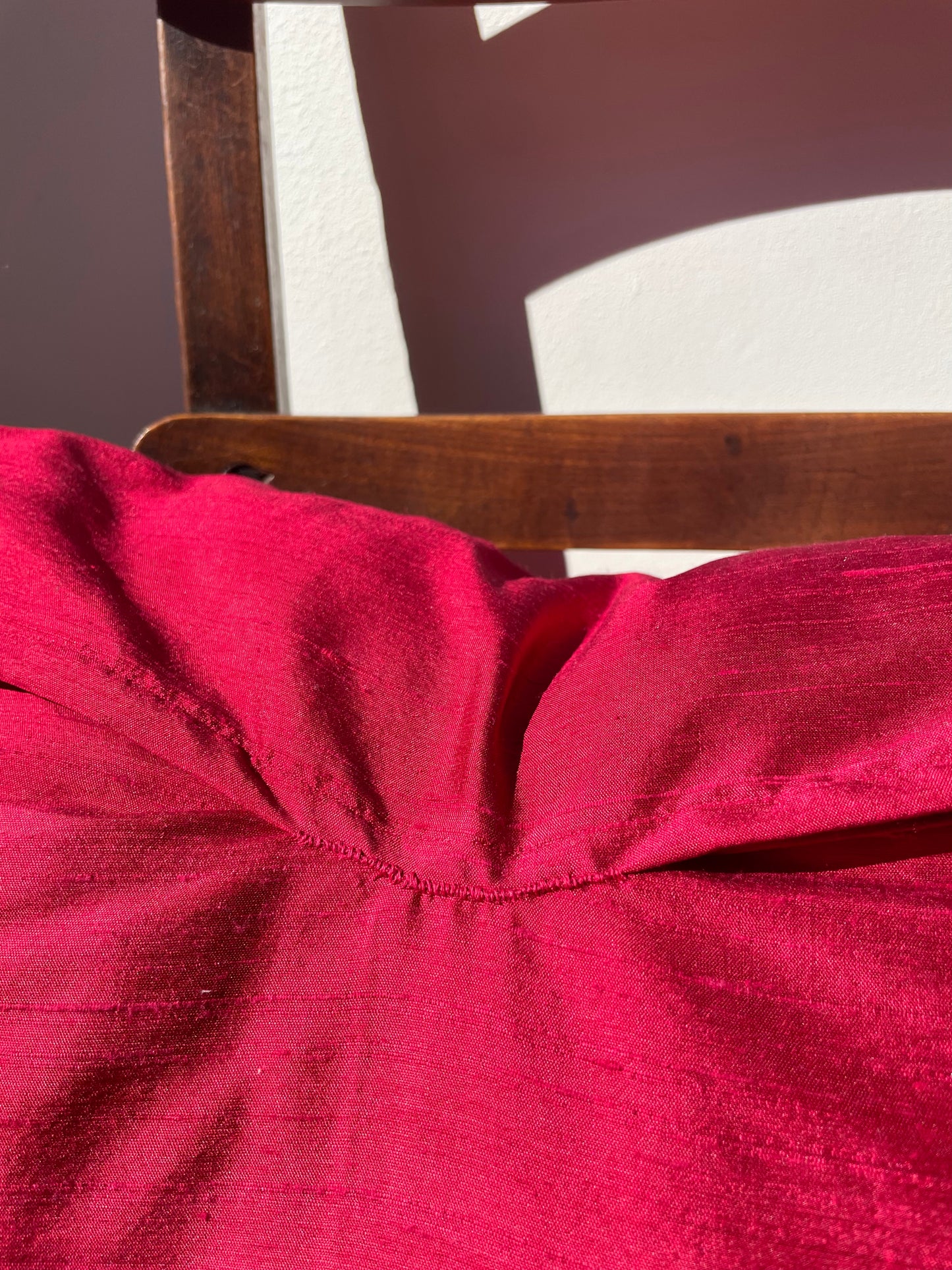 "Sac Pillow" Rouge, Silk