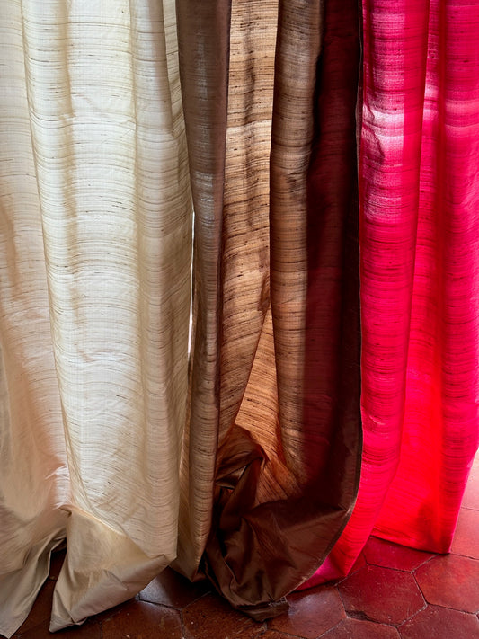 "Curtain" Rouge, Silk